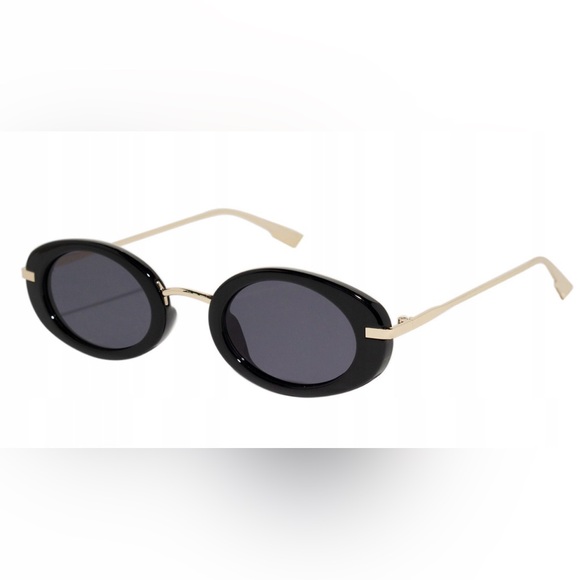 Accessories - Oval  Black Sunglasses